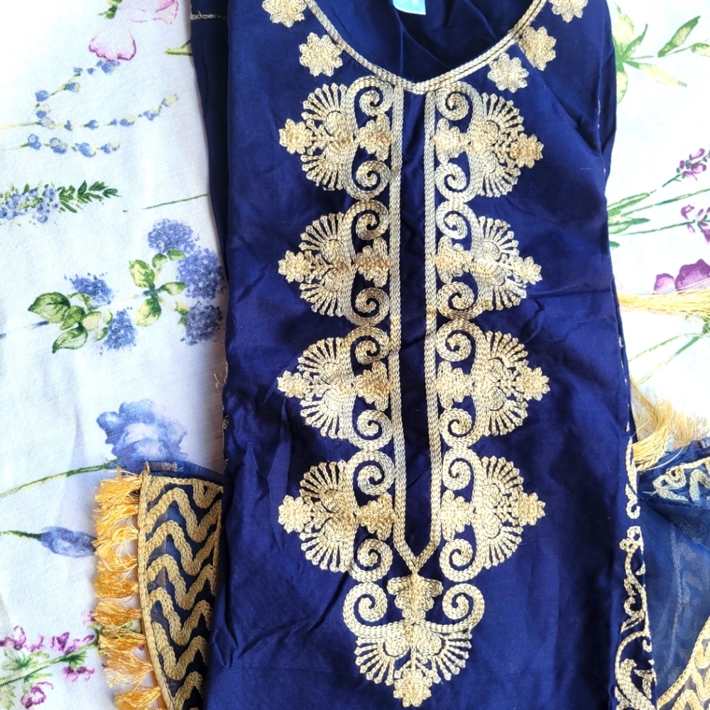 Clothes - Picture 3 of 13